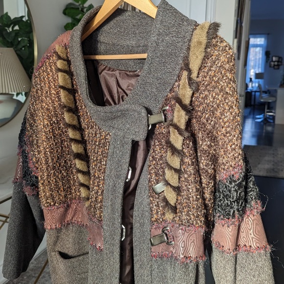 Make a Statement with this One-of-a-Kind Brown Long Coat (Small / Medium) - Picture 4 of 11